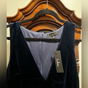 Lulu’s navy velvet dress